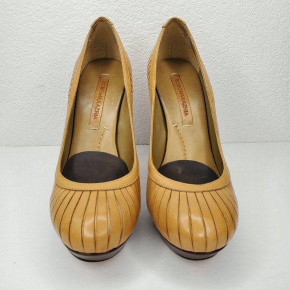 BCBG Maxazaria Tan Leather Heels EUC - Picture 4 of 16
